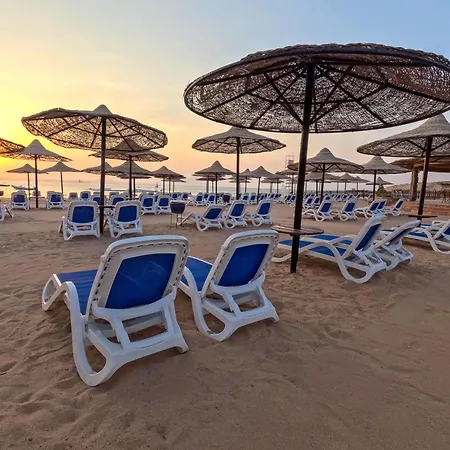 Ivy Cyrene Island Aqua Park Resort (Adults Only)-3